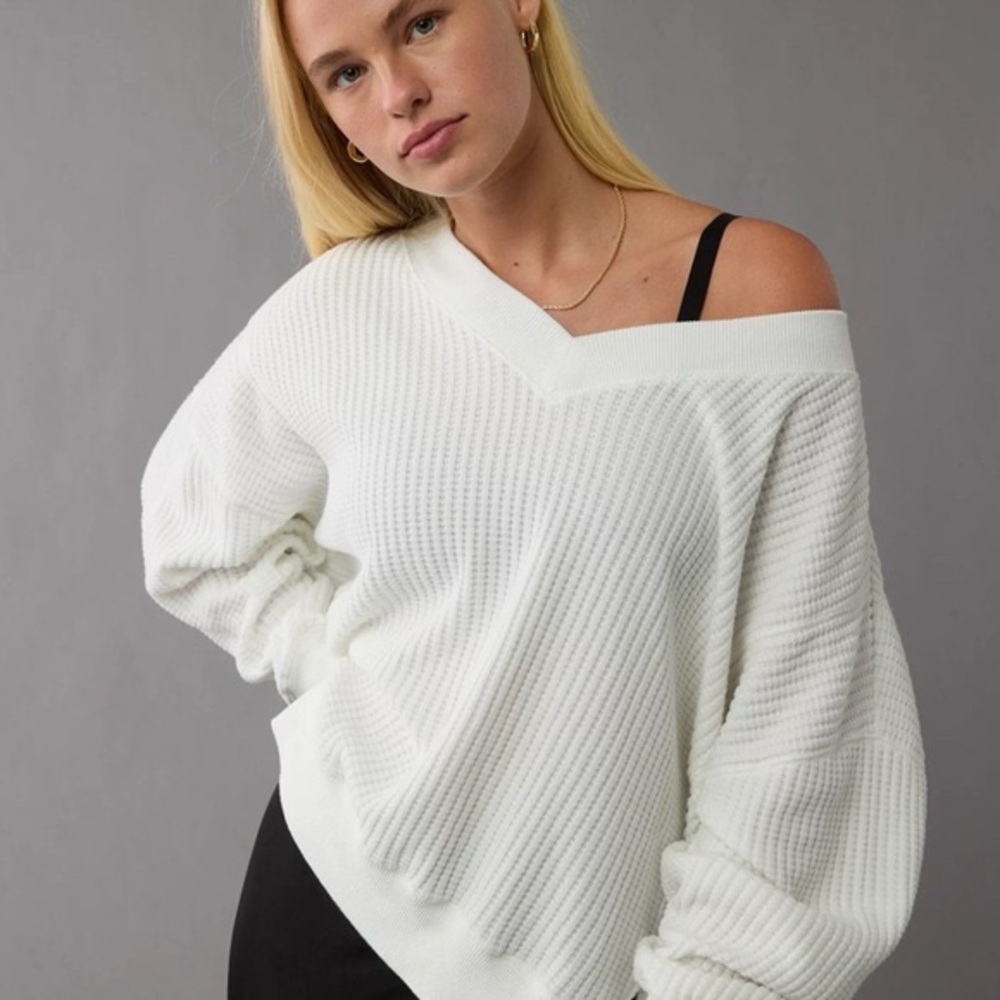 American Eagle Cozy White V-Neck Sweater